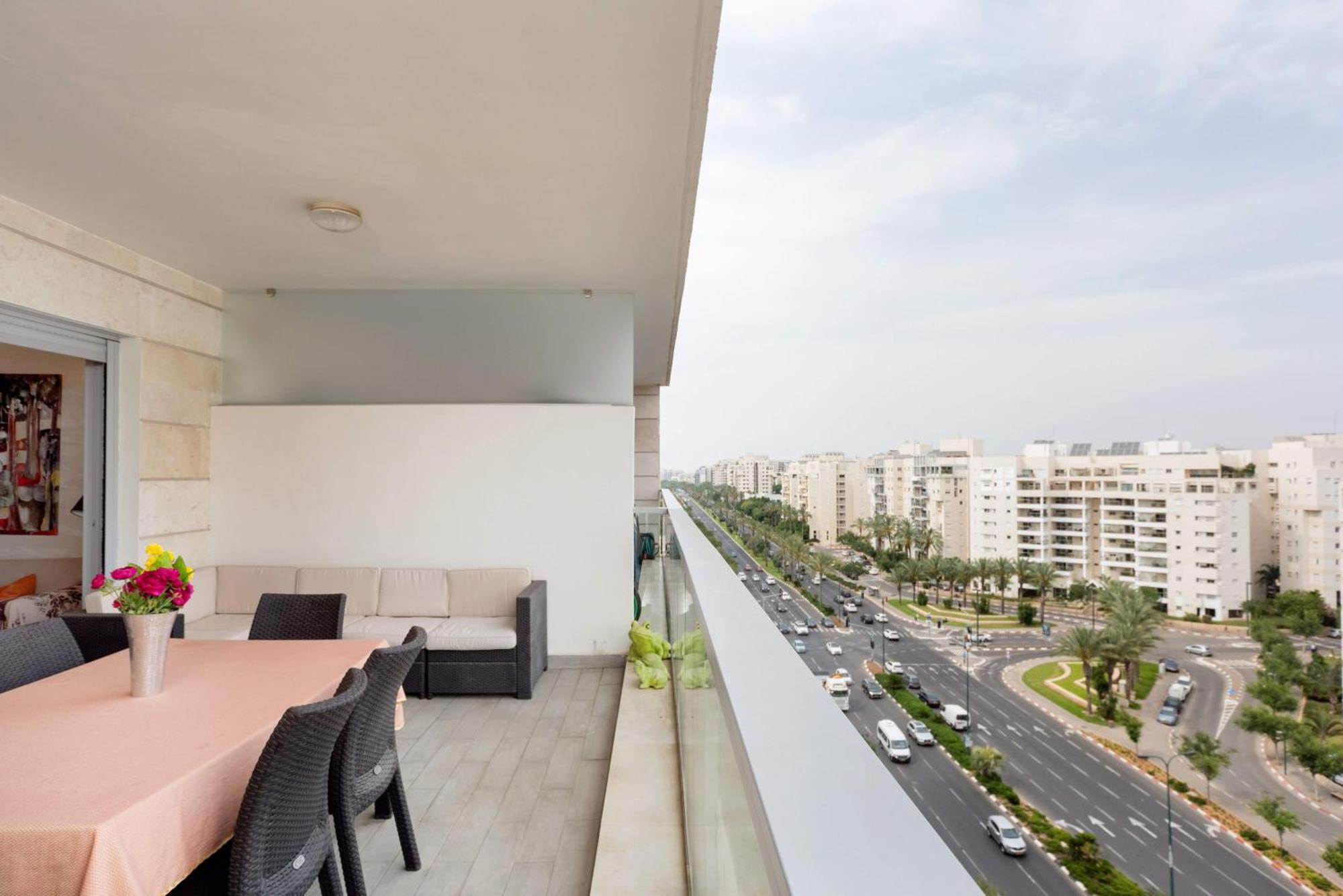 Ferienwohnung Urban Gem With Outdoor Lounge By Sea N' Rent Tel Aviv-Jaffa Exterior foto